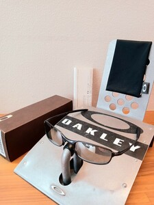 OAKLEY