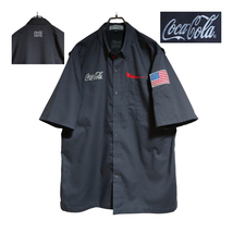 DOC&AMEIA 半袖ワークシャツ size L ダークグレー ゆうパケットポスト可 胸 背中 刺繍 Coca・Cola USA国旗 古着 洗濯 プレス済 f16_画像1