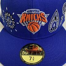 新品 New Era ツバ裏グレー NY Knicks Bandana Blue Cap Grey Under Visor 7 5/8 60.6 ニューエラ ニックス バンダナ ペイズリー キャップ_画像3