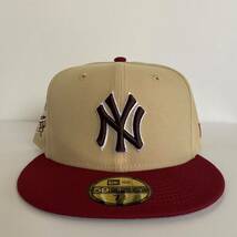 新品 New Era ツバ裏グレー NY Yankees 2Tone Khaki Red Cap 7 3/8 58.7cm ニューエラ ヤンキース 2トーン カーキ レッド キャップ 帽子_画像2