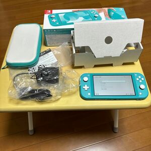 ニンテンドースイッチライト　ターコイズ　中古（ポーチ付き）