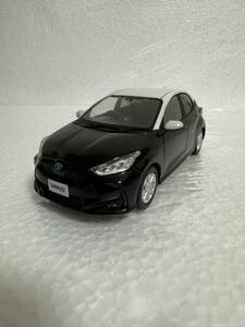 1/30 トヨタ 新型ヤリス YARIS 非売品 カラーサンプル ミニカー 最新モデル ホワイトxブラック