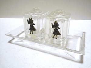 Vintage fla girl S&P salt & pepper clear acrylic fiber Hong Kong made tray attaching kitchen miscellaneous goods display interior storage .