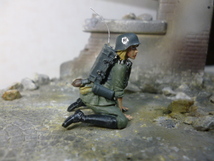 1/35ドイツSS女性兵士、レジン完成品４_画像4