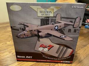 飛行機　コーギー　1／72 B-25 Mitcell "OH-7" ノーズアートパネル付き　未開封品