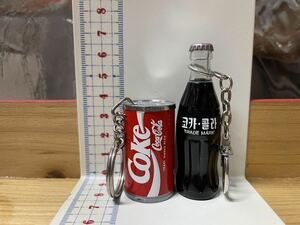 ★コカコーラグッズ ノベルティ　キーチェーン英語表記　缶型　 韓国語表記　ボトル型 キーホルダー　