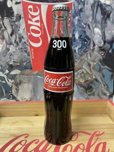 *Coca-Cola Coke Coca *. Cola goods Showa era. bin Cola 300ml not yet . plug red label 