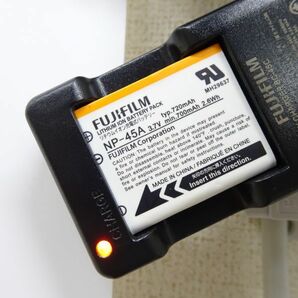 ■tykh 1300-1 244 FUJIFILMフジフィルム FinePix T300 コンパクトデジタルカメラ 充電器 バッテリーパック2個付 通電OK エラー表示有の画像9