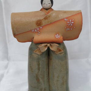【インテリア】 矢羽多 英子 立雛 雛人形 お内裏様 お雛様 陶器人形 ひなまつり 和風 日本人形 飾り 置物 装飾品 共箱付の画像3