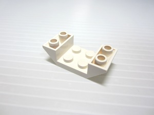 レゴ★白色の２×４逆２面スロープ（中古品）