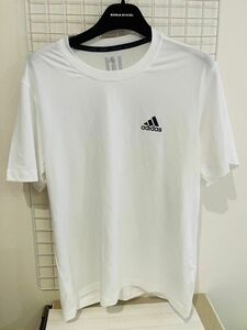 半袖Tシャツ adidas 白 カットソー Tシャツ ホワイト ロゴ 半袖 アディダス クルーネック 模様あり