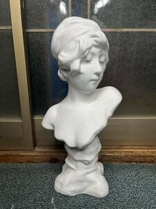  stone . image ta- van young lady . image te sun western sculpture art gallery antique retro objet d'art ornament 