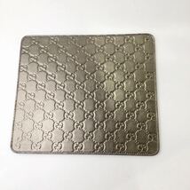 ◎ GUCCI マウスパッド レザー ゴールド 23×20cm GGマーク 総柄 エンボス ロゴ 本革 ブランド PC用品 ナ5-7_画像1