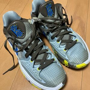 NIKE カイリーロー４　２５cm