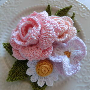 ☆ 2085  薔薇と小花のブーケ ピンク系薔薇 クロシェレース  コサージュ  ハンドメイド の画像4