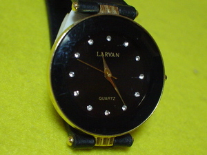 珍品　デザイン　LARVAN　腕時計　ブラック