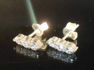 ★☆★定型外120円～純銀シルバー925ピアス【Ｃジルコニア ３mm】３連⑪★☆★