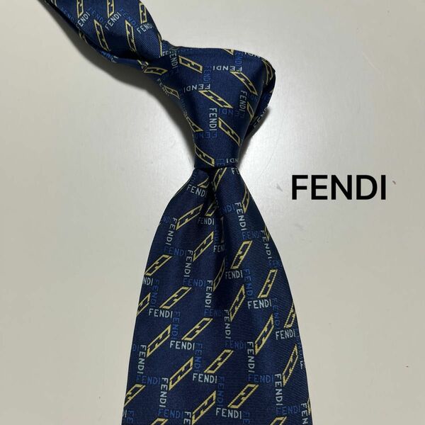 FENDIのネクタイ