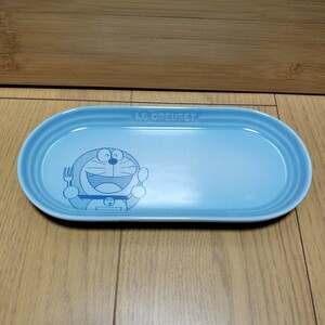 ▼ LE CREUSET≪ドラえもん　プレート　1枚≫陶器製　ル・クルーゼ　皿　ブルー系　藤子不二雄