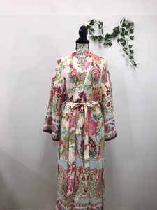 2410　【　ZARA　】着物タイプ サイドスリット入 花柄ロングガウンワンピース　　サイズ：USA Ｍ　色：淡いピンク柄入り