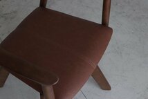 ブラウン色 北欧風 モダンチェアー ダイニングチェアー 回転椅子 回転チェアー 肘付き アッシュ無垢材使用 合成皮革 フレンチ　高級感_画像4