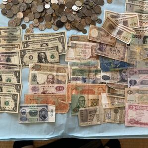 １円スタート 紙幣５０枚以上、外国コイン３キロの画像2