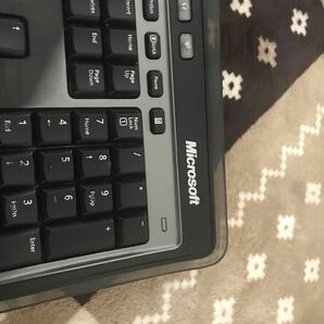 キーボード。黒色　FUJITSU、ミクロソフトです。