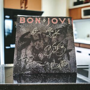 Bon Joviボン・ジョヴィ Jon Bon Joviジョン・ボン・ジョヴィ Richie Samboraリ... 直筆サイン入り LP レコード 送料無料
