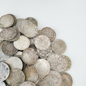21. 旭日竜50銭銀貨 2.43kg まとめて 195枚 古銭 貨幣 硬貨 五十銭 コインの画像3