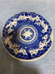2404m378/ Imari blue and white ceramics Lynn ka seal medium-sized dish * pine . Tang .. map * size 24cm/ Sagawa Express 80 size 