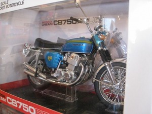 ok蔵出し★絶版アオシマ1/12ホンダCB750FOUR (K0)キャンデイブルー☆