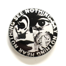 25mm 缶バッジ Discharge ディスチャージ　Hear Nothing See Nothing Say Nothing Punk パンク Hardcore_画像1