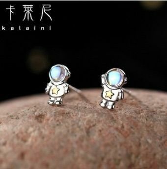 【大人気★】ピアス　宇宙飛行士　両耳　個性的　メンズ　レディース　韓国　宇宙