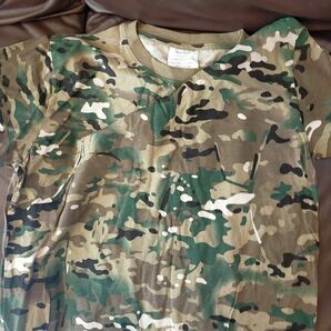 　迷彩　Tシャツ　sizeМ　人気の迷彩柄　サバゲー　　軍物　インナーでオシャレな着こなし　新品未使用
