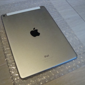 〔美品〕【 iPad Air 2 [Wi-Fi＋Cellularモデル] セルラー シルバー Apple 】＋ 即決おまけ 「新品 液晶保護フィルム」の画像4