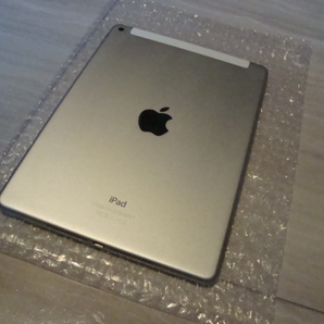 〔美品〕【 iPad Air 2 [Wi-Fi＋Cellularモデル] セルラー シルバー Apple 】＋ 即決おまけ 「新品 液晶保護フィルム」の画像2