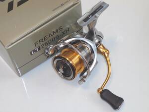 DAIWA 18フリームスLT2500S-XH　FRAMS LT 2500S XH　②