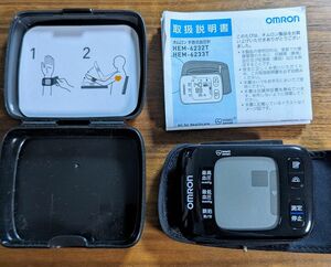 手首式血圧計　オムロン　HEM-6232T 