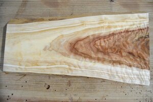 長33*幅10-16*厚1.4　杉13の木材木工材,一枚板送料安DIY花台銘木　杢　プレート　　瘤