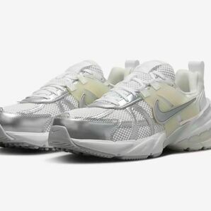 NIKE V2K RUN WHITE METALLIC SILVER ナイキ シューズ FD0736-104 24.5cm