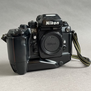 MS1110 動作未確認 Nikon ニコン F4 ＋ MB-21 フィルムカメラボディ バッテリーパック ストラップ付 ジャンク (検)AF 一眼レフ 