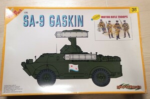 SA-9 GASKIN 1/35 プラモデル ソ連兵フィギュア付き