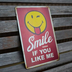 【ブリキ看板】スマイル Smile ニコちゃんマーク 看板 レトロ風 インテリア 店舗 カフェ 壁飾り 20cm×30㎝（送料無料）