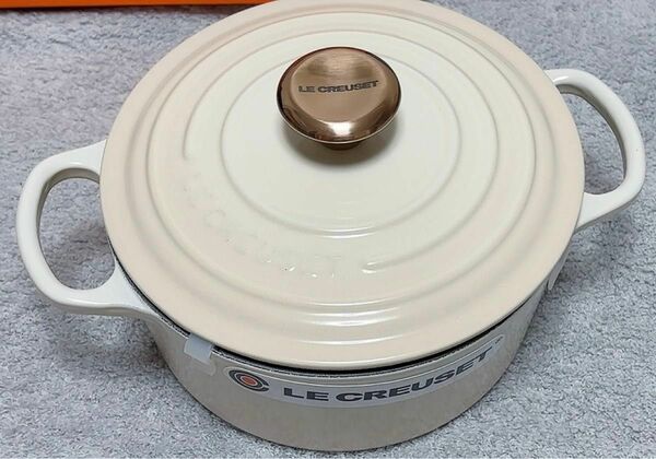 ルクルーゼ シグニチャー ココット ロンド 18cm メレンゲ(カッパーツマミ) LE CREUSET 両手鍋 ホーロー鍋