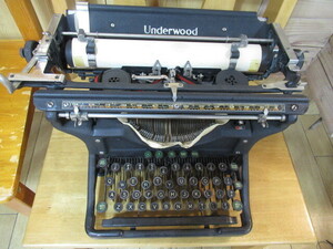 69213 UnderWood UNDERWOOD アンダーウッド製 タイプライター typewriter オブジェ アンテーク 譲渡・中古品 印字 年代物