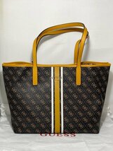 ◎【未使用保管品/タグ付き】GUESS ゲス VIKKY TOTE ロゴ トートバッグ ポーチ付き 総柄 SS699523_画像3