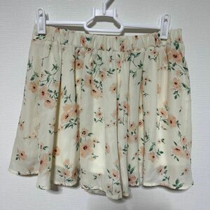 (S 150-160サイズ)キッズ スカートパンツ 短パンスカート 花柄 総柄 ミニ丈 フラワー イージー ホワイト マルチカラー