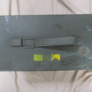#3295 米軍アーモボックス Mサイズ(スチール製、弾薬箱）の画像3