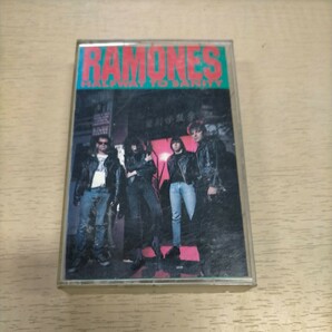 RAMONES ラモーンズ HALFWAY TO SANITY カセットテープ◎中古/再生未確認/ノークレームで/現状渡し/ケース等スレ少傷みの画像1