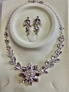  largish rhinestone attaching Kirameki .. flower motif necklace + swaying earrings 